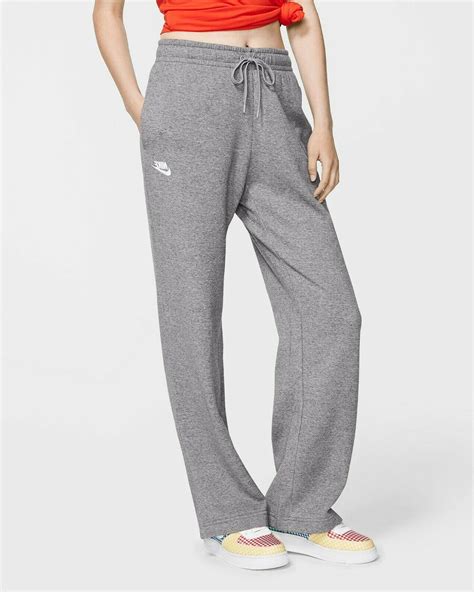 nike sweatpants for women.